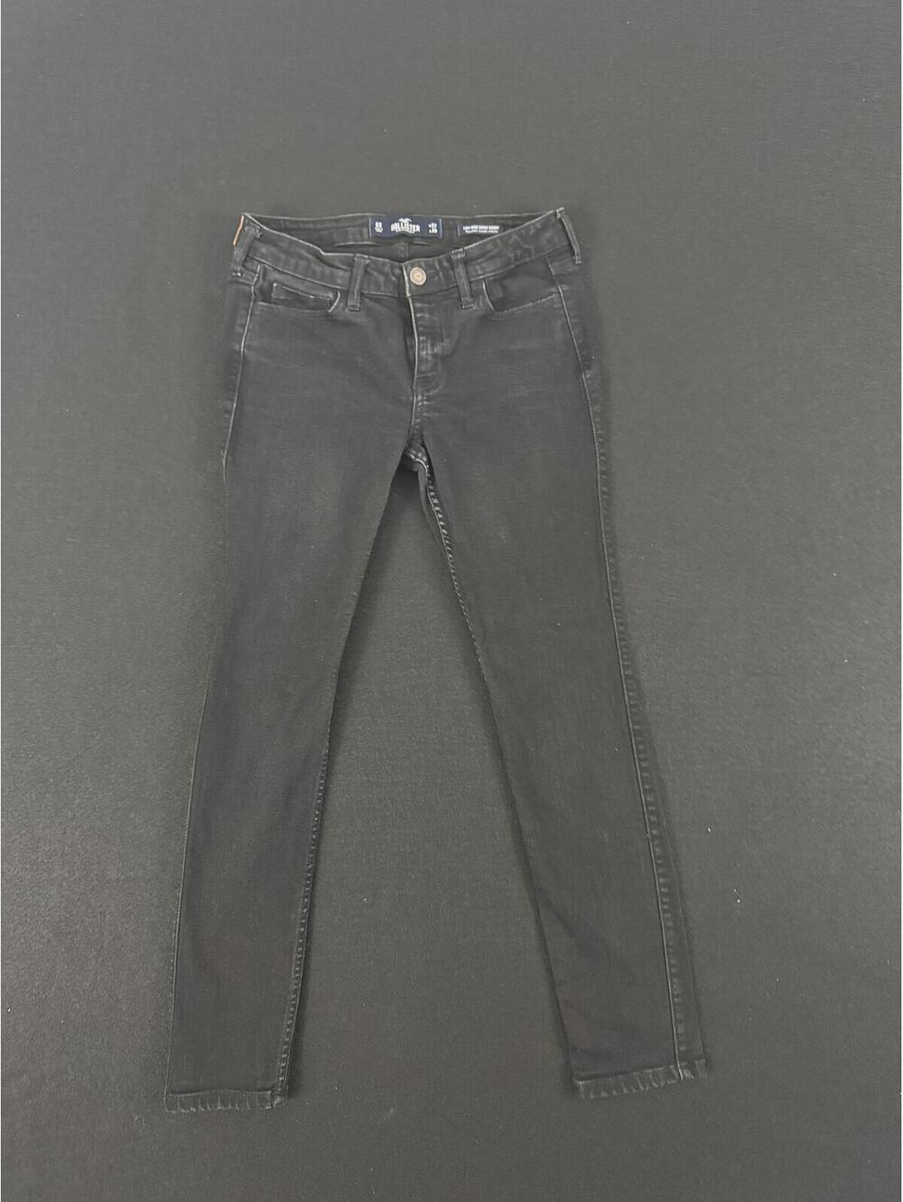 Hollister Low-Rise Super Skinny Jeans Black Size 5S W27 L28